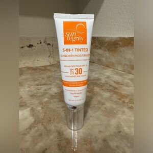 Suntegrity: 5-IN-1 TINTED SUNSCREEN MOISTURIZER (SPF 30) Light, 2 oz- BNWS